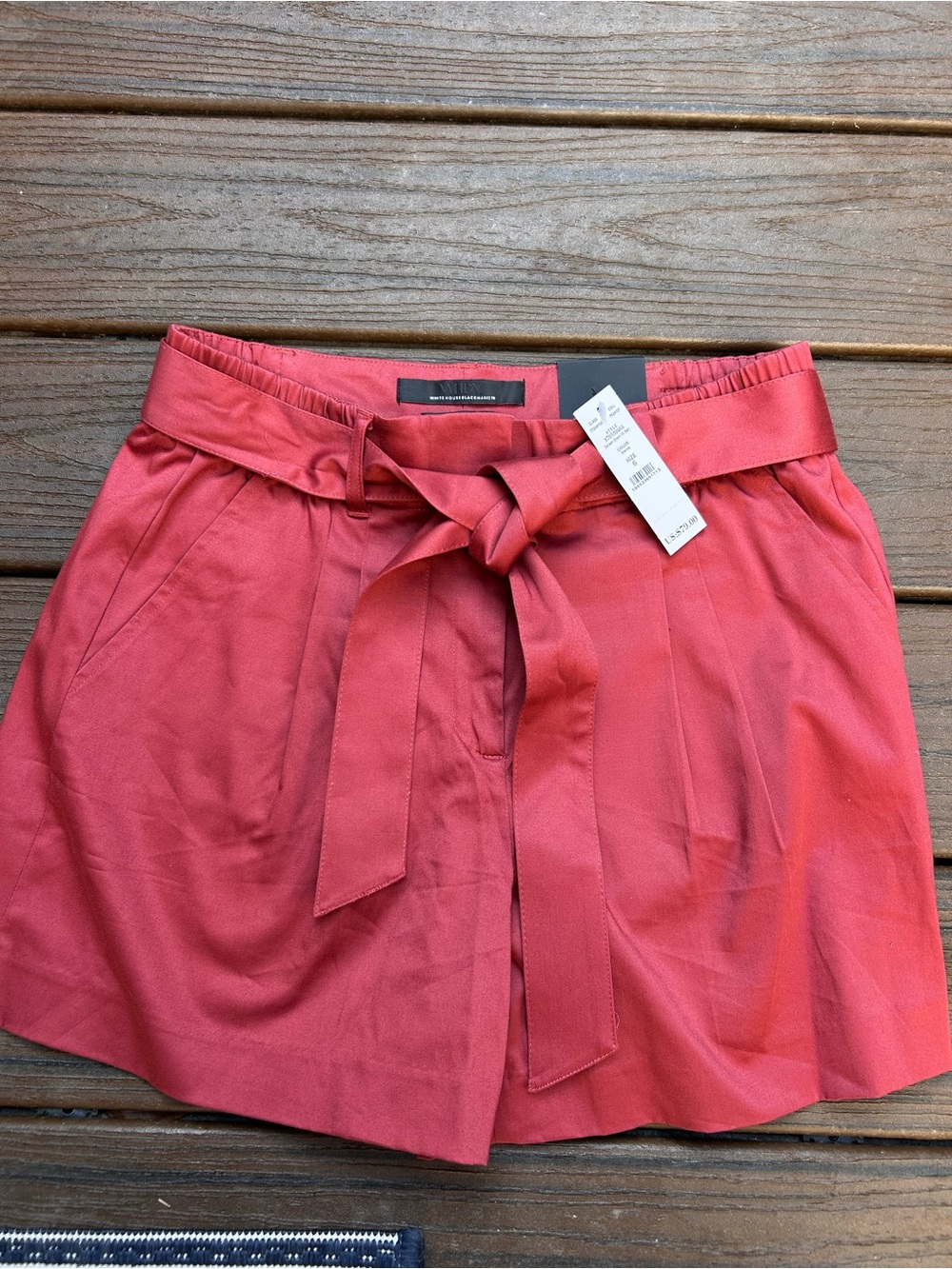 White House Black Market 4½" Short